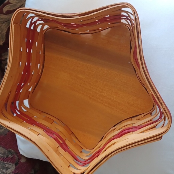 Vintage Longaberger Star Basket with Red Accents, two inserts, 2001 - Picture 4 of 6